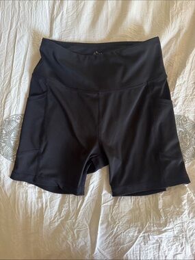High-Waist Black Athletic Shorts with Side Pockets size M